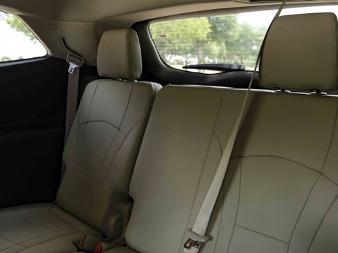 Used 2019 Buick Enclave Essence FWD image 19