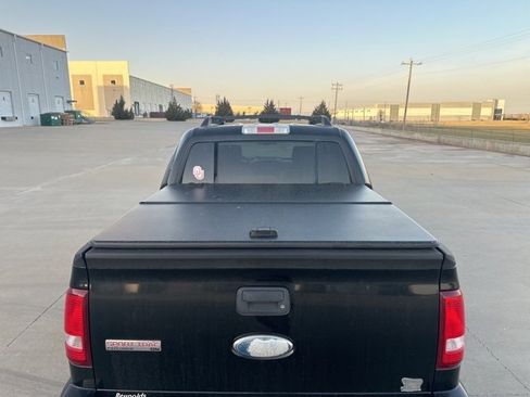 Used 2008 Ford Explorer Sport Trac XLT image 7