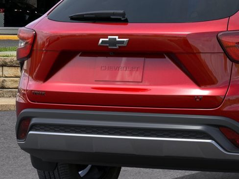 New 2026 Chevrolet Trax LT w/ LPO, Blackout Package FWD image 38