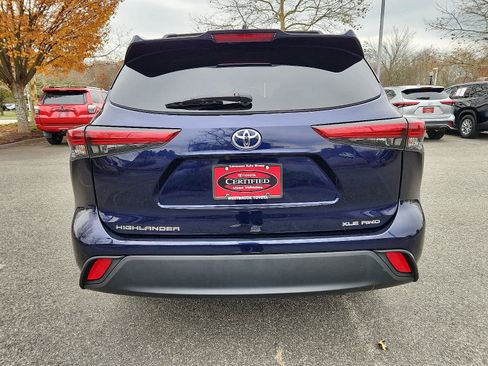 Certified 2022 Toyota Highlander XLE image 6