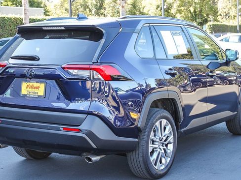 Used 2023 Toyota RAV4 XLE Premium image 6