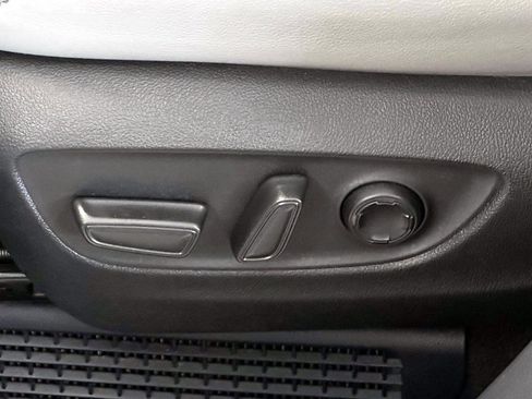 Used 2024 Toyota Sienna Limited image 12