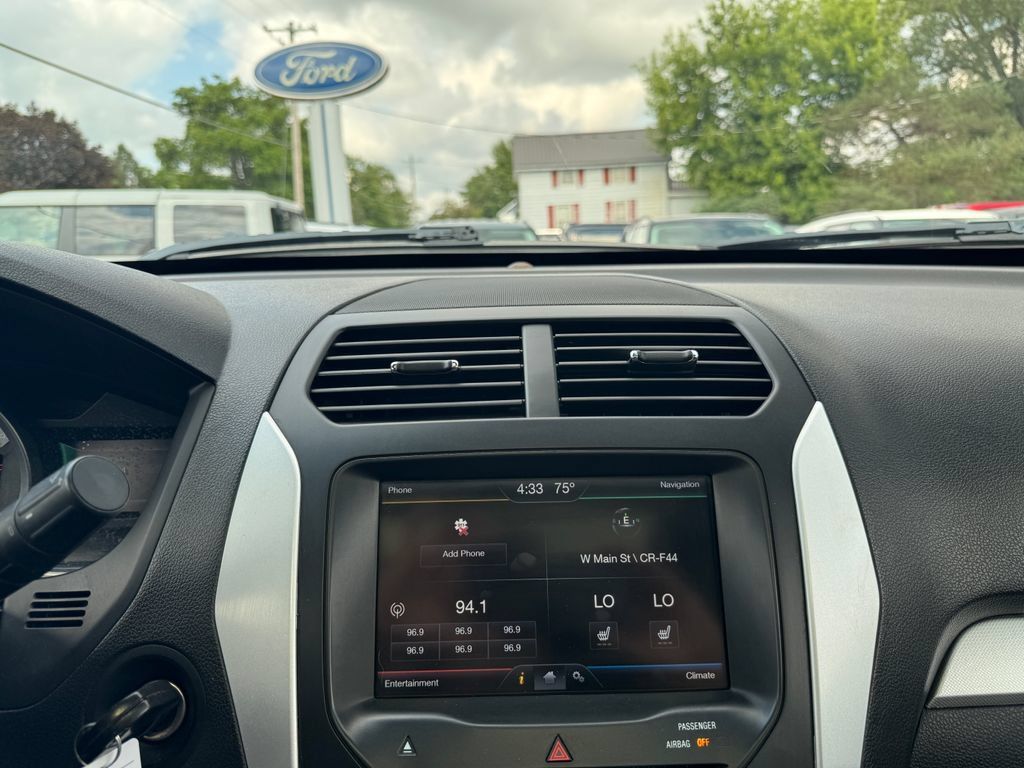 Used 2014 Ford Explorer XLT w/ Equipment Group 202A AWD/4WD image 29