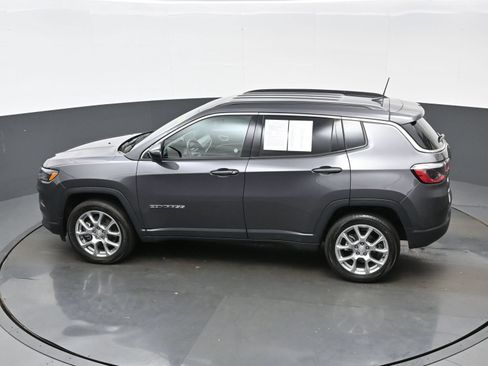 Used 2024 Jeep Compass Latitude AWD/4WD image 35