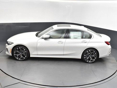 Certified 2025 BMW 330i Sedan w/ Premium Package image 32