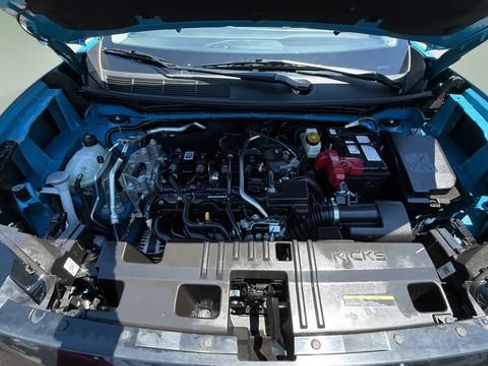 Used 2025 Nissan Kicks SR FWD image 32