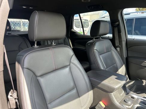 Used 2023 Chevrolet Traverse RS FWD image 15
