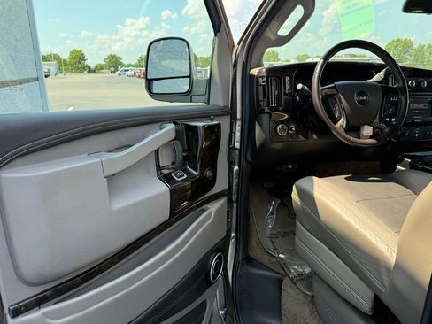 Used 2020 GMC Savana 2500 Extended w/ Enhanced Convenience Package image 15