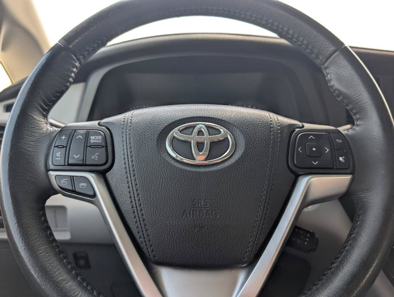 Used 2017 Toyota Sienna XLE w/ XLE Navigation Package FWD image 14