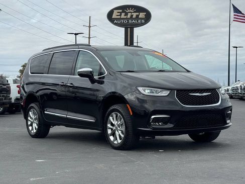 Used 2022 Chrysler Pacifica Limited image 1