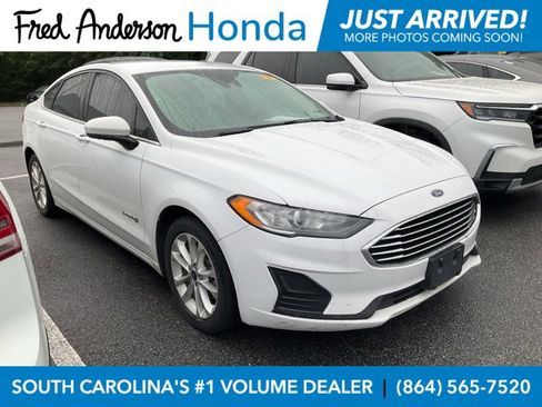 Used 2019 Ford Fusion SE image 1