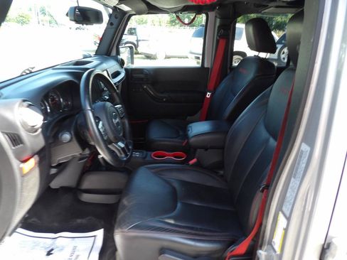 Used 2017 Jeep Wrangler Unlimited Rubicon AWD/4WD image 12