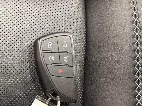 Used 2024 GMC Acadia Denali AWD/4WD image 43