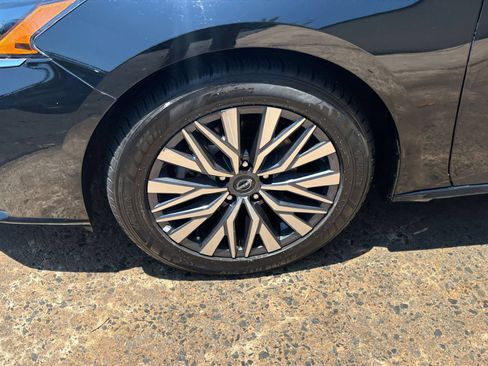 Used 2025 Nissan Altima 2.5 SV FWD image 29