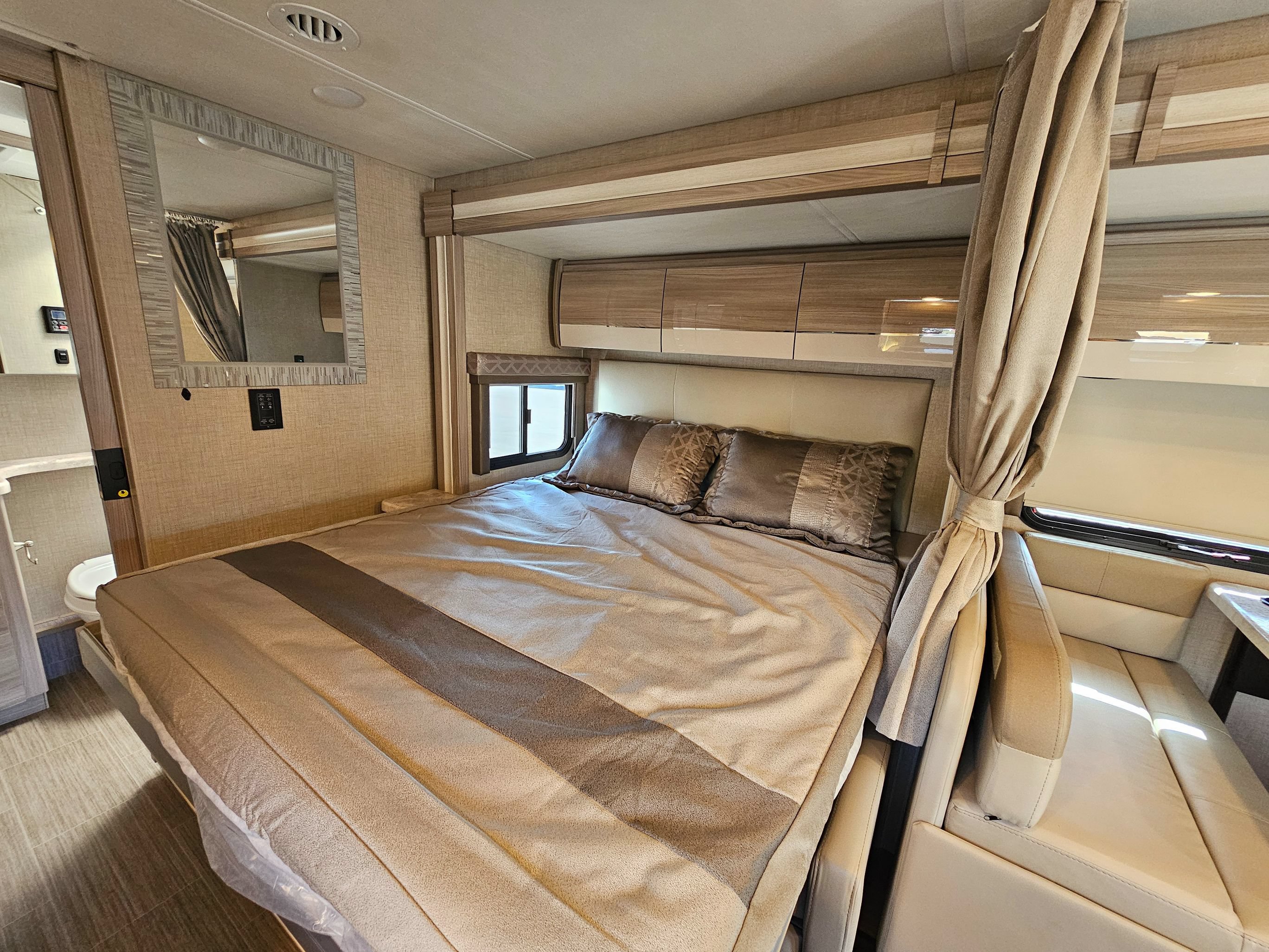 Used 2022 Mercedes-Benz Sprinter 3500 w/ Acoustic Package image 57