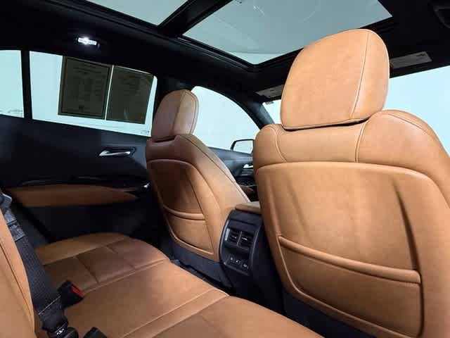 Used 2024 Cadillac XT4 Premium Luxury w/ Technology Package FWD image 17