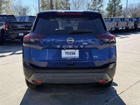 Used 2023 Nissan Rogue SV image 6