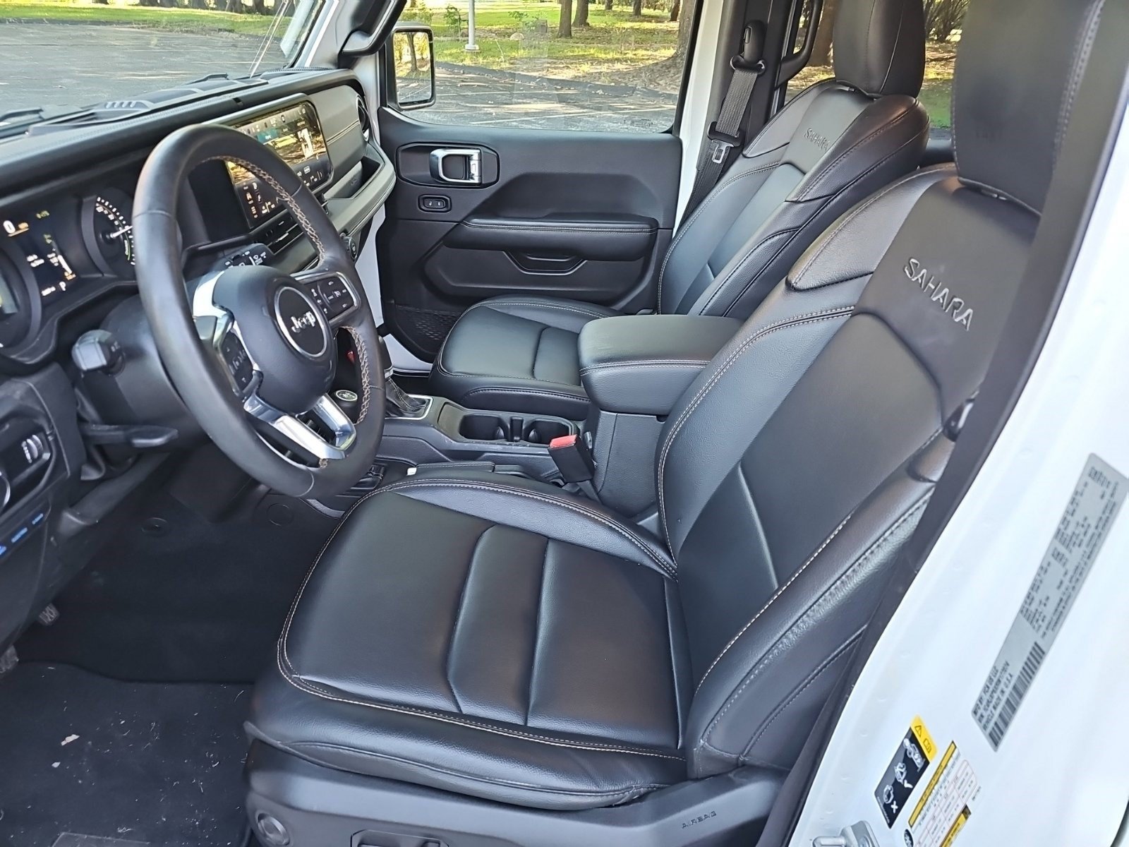 Used 2024 Jeep Wrangler Unlimited Sahara AWD/4WD image 18