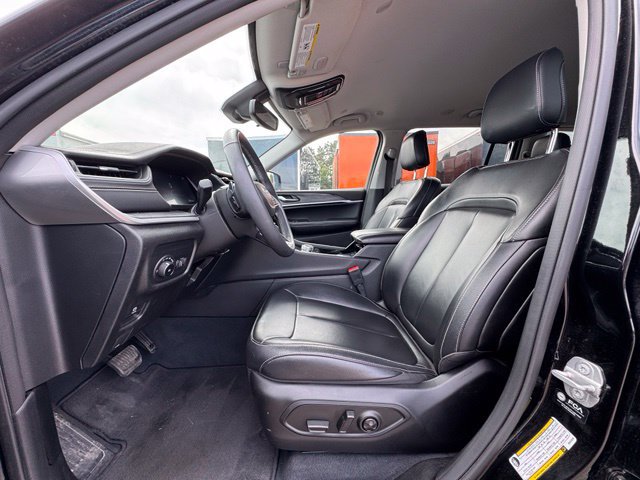 Used 2023 Jeep Grand Cherokee L Limited AWD/4WD image 10