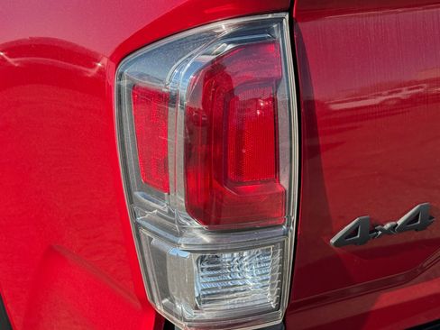 Used 2021 Toyota Tacoma TRD Off-Road w/ Technology Package image 16