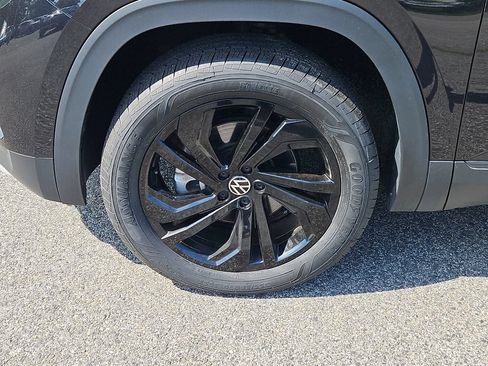 Used 2023 Volkswagen Atlas SE w/ Black Wheel Package AWD/4WD image 7
