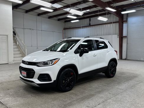 Used 2022 Chevrolet Trax LT w/ Redline Edition image 1