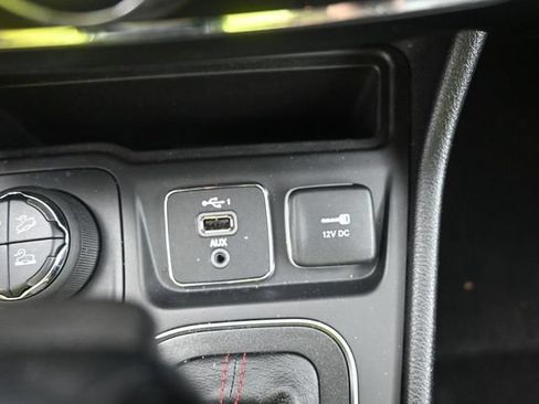 Used 2022 Jeep Cherokee Trailhawk AWD/4WD image 22