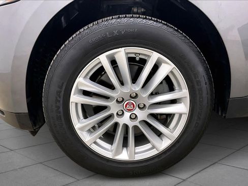 Used 2017 Jaguar F-PACE Prestige image 10