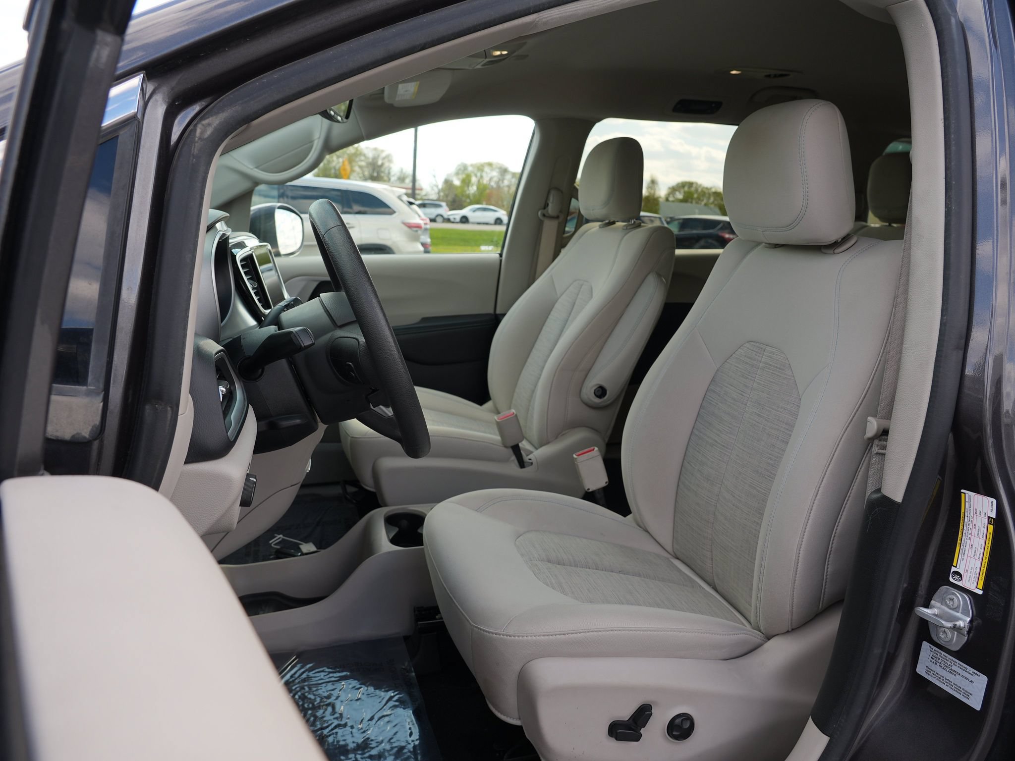 Used 2017 Chrysler Pacifica Touring Plus FWD image 13