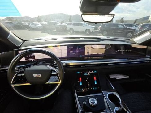 Used 2025 Cadillac Escalade Sport Platinum image 3