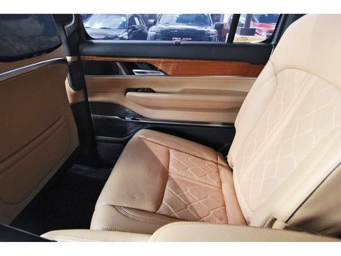 Used 2022 Jeep Grand Wagoneer Series III w/ Rear Seat Video Group 1 AWD/4WD image 12
