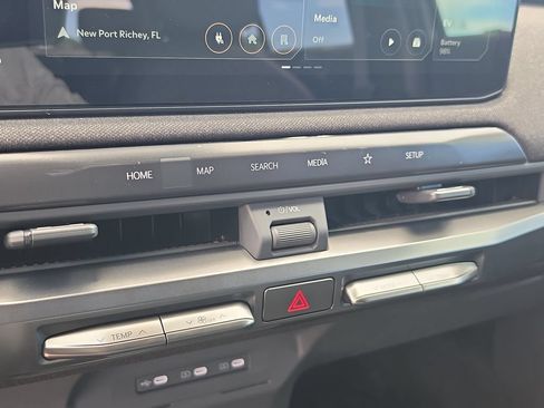 New 2027 Kia EV3 Wind FWD image 23