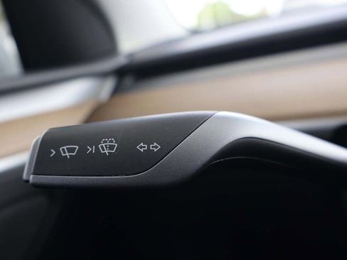 Used 2023 Tesla Model Y Long Range AWD/4WD image 37