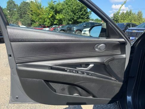 Used 2023 Hyundai Elantra SEL w/ Convenience Package FWD image 11