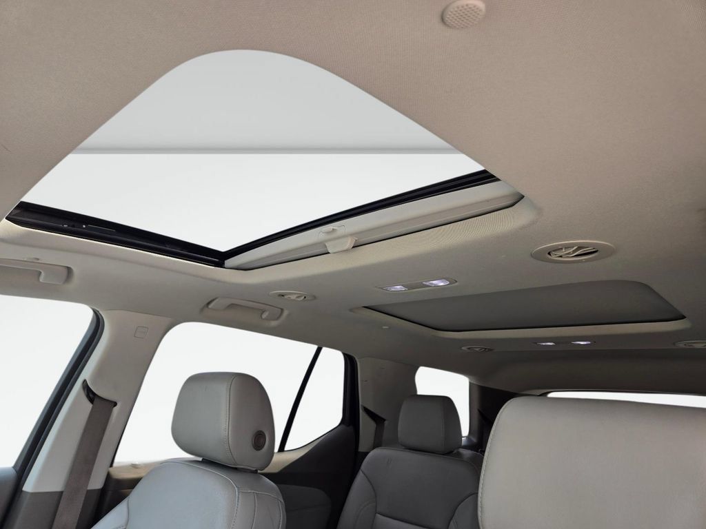Used 2019 Chevrolet Traverse Premier w/ Driver Confidence II Package FWD image 17