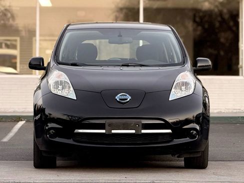 Used 2015 Nissan Leaf SV w/ Premium Package image 3