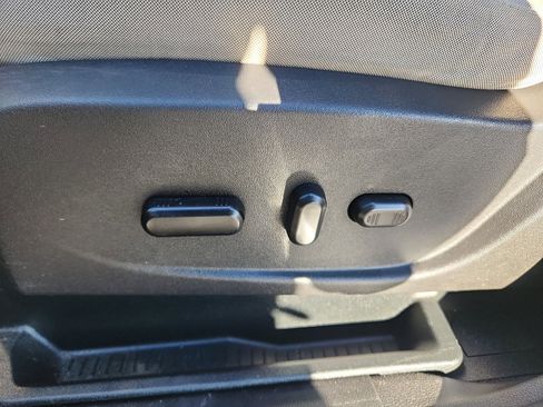 Used 2019 Ford Escape SE image 23