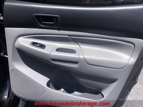 Used 2015 Toyota Tacoma PreRunner w/ Convenience Package RWD image 18