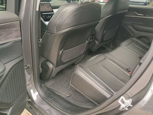 Used 2023 Jeep Grand Cherokee Limited AWD/4WD image 21