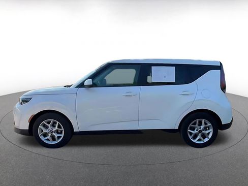 Used 2025 Kia Soul LX w/ LX Technology Package FWD image 9