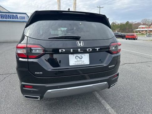 New 2026 Honda Pilot Touring image 4