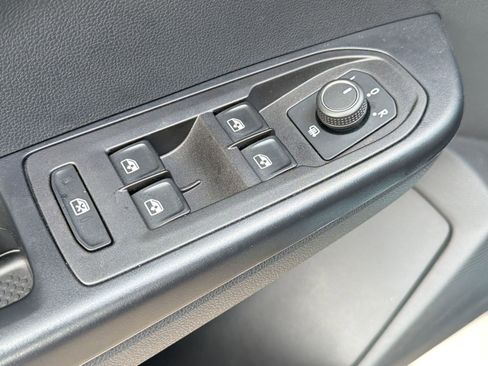 Used 2025 Volkswagen Taos SEL AWD/4WD image 22