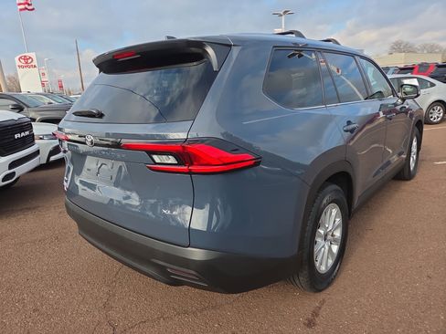 Certified 2024 Toyota Grand Highlander XLE AWD image 3