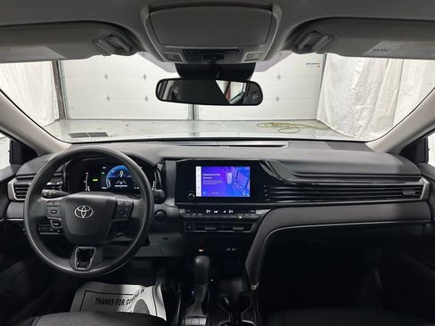 Used 2025 Toyota Camry LE image 43