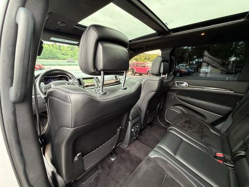 Used 2017 Jeep Grand Cherokee SRT AWD/4WD image 32