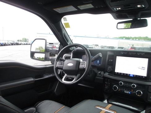 Used 2024 Ford F350 Platinum w/ Tremor Off-Road Package AWD/4WD image 26