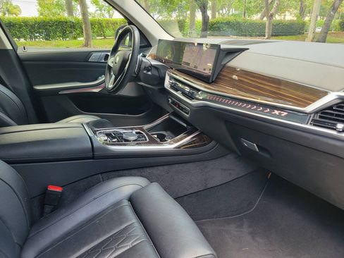Used 2026 BMW X7 xDrive40i AWD/4WD image 9