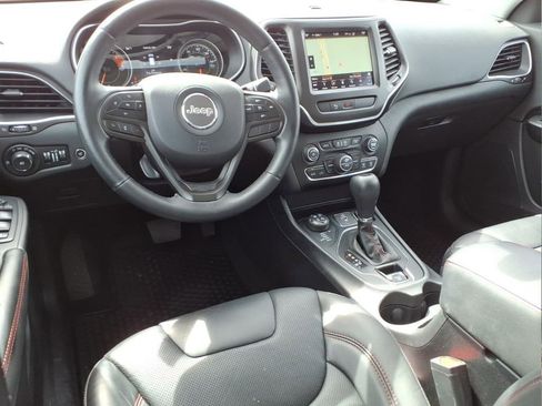 Used 2019 Jeep Cherokee Trailhawk image 16