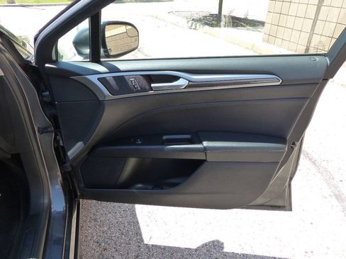 Used 2017 Ford Fusion SE AWD/4WD image 45