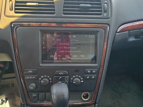 Used 2005 Volvo V70 2.4 image 6